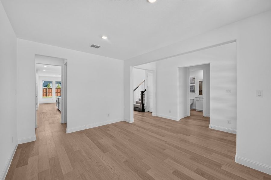 Spacious, unfurnished interior of a new home in Cross Creek Meadows, Celina (Image 40).