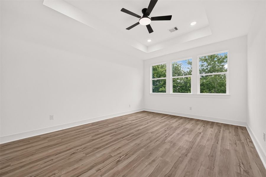 Spacious, unfurnished interior of a new home in , Houston (Image 32).