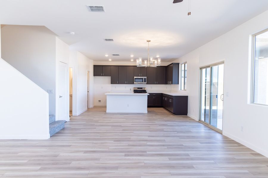 Spacious, unfurnished interior of a new home in Rancho Santa Rosa, Maricopa (Image 15).
