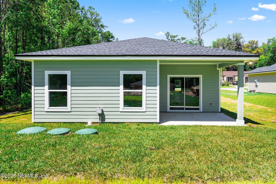 Exterior details and patio area of a home in , Jacksonville (Image 4).