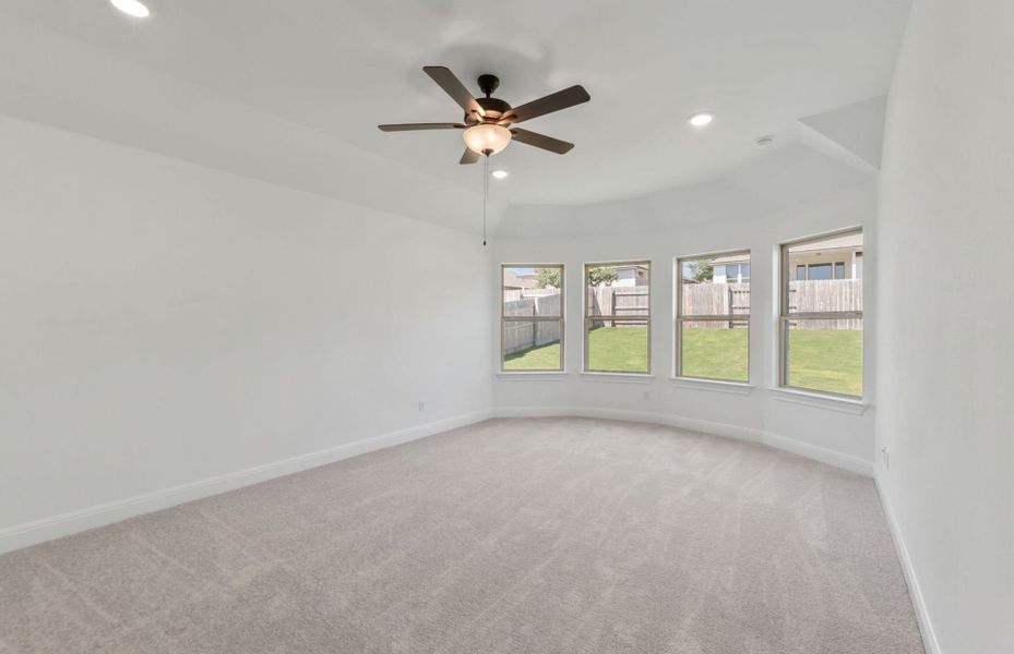 Spacious, unfurnished interior of a new home in Crescent Bluff, Georgetown (Image 19).