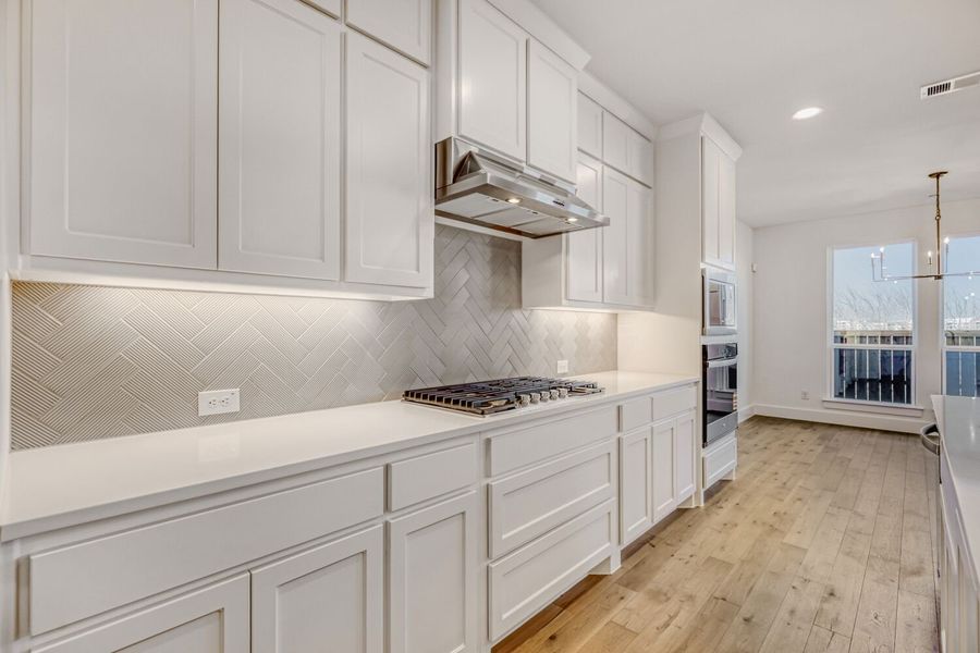 628 Damsel June - Kitchen