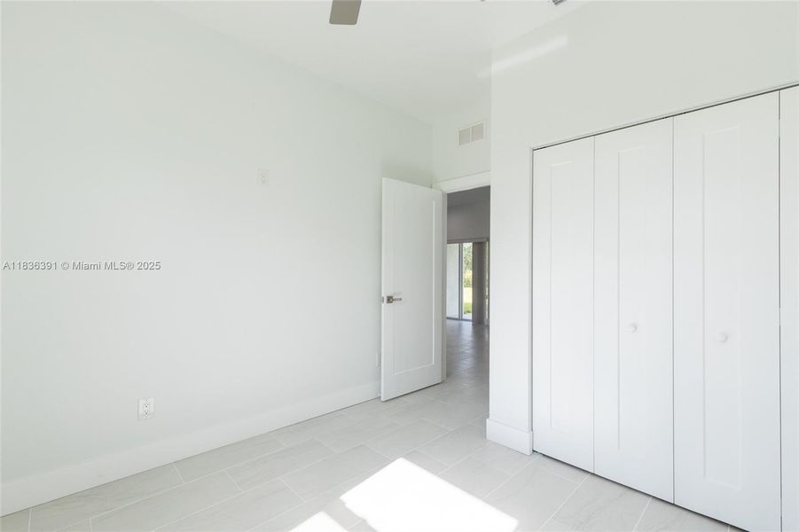 Spacious, unfurnished interior of a new home in , Lake Placid (Image 34).