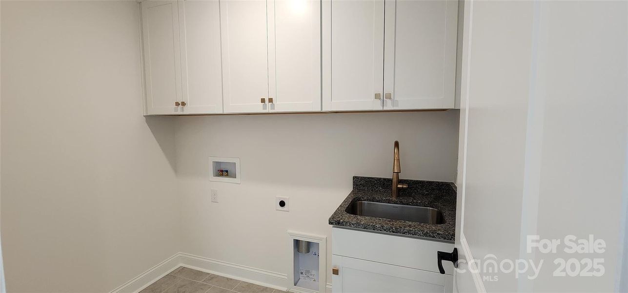 Image 19 of a home in Lakeside Glen.