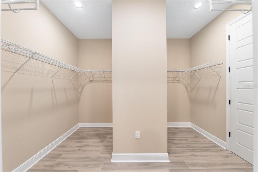 Spacious, unfurnished interior of a new home in , Ocala (Image 22).