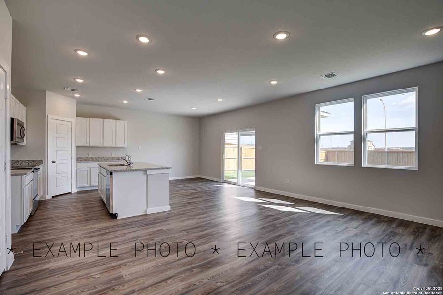 Spacious, unfurnished interior of a new home in Mesa Vista, San Antonio (Image 15).