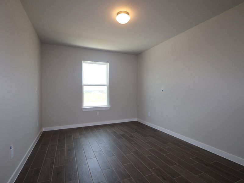 Spacious, unfurnished interior of a new home in Willow Springs, Buda (Image 9).