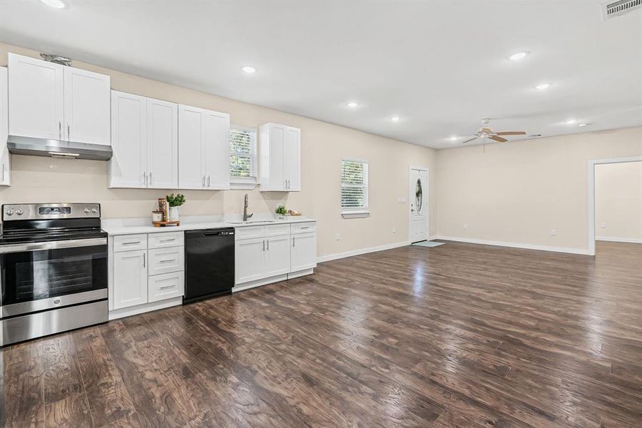 Spacious, unfurnished interior of a new home in , Quinlan (Image 13). Spacious, unfurnished interior of a new home in , Quinlan (Image 13).