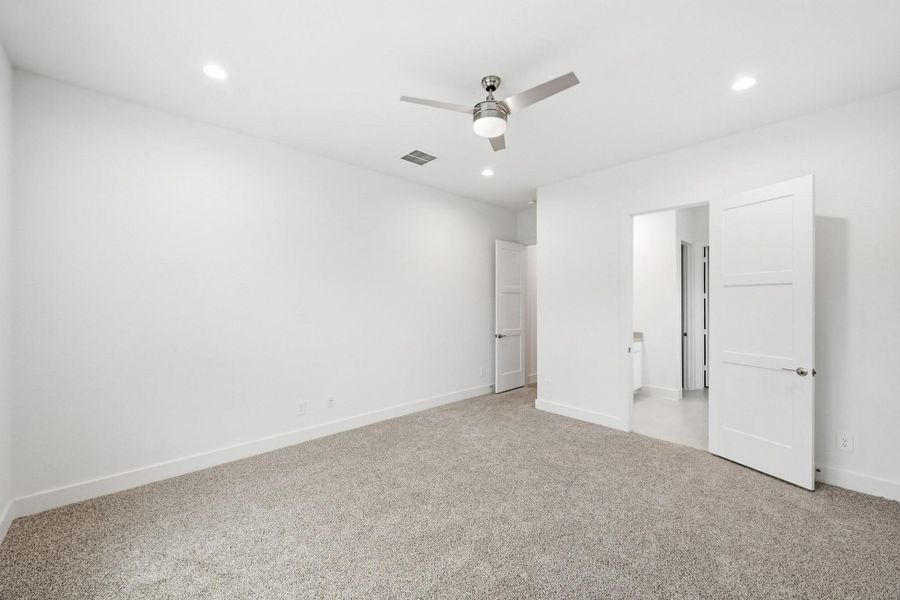 Spacious, unfurnished interior of a new home in Hills of Westlake, Conroe (Image 16).