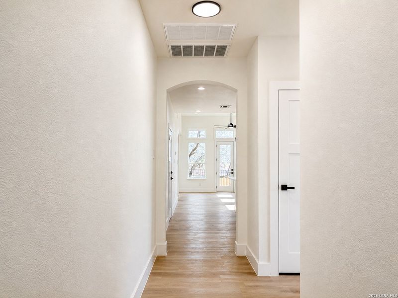 Spacious, unfurnished interior of a new home in , San Antonio (Image 32).