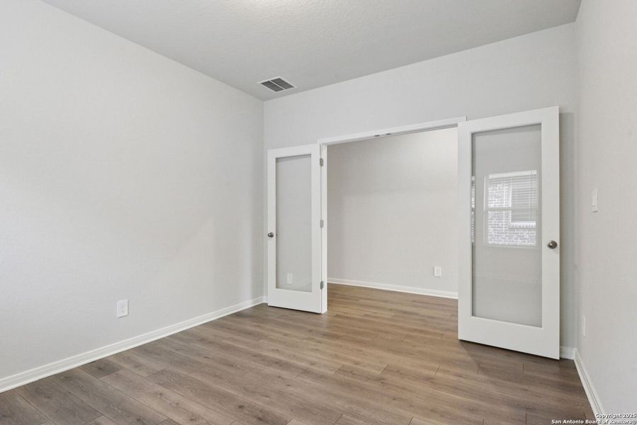 Spacious, unfurnished interior of a new home in Fox Falls, Boerne (Image 24).