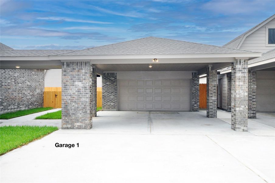 Exterior details and patio area of a home in , League City (Image 30).