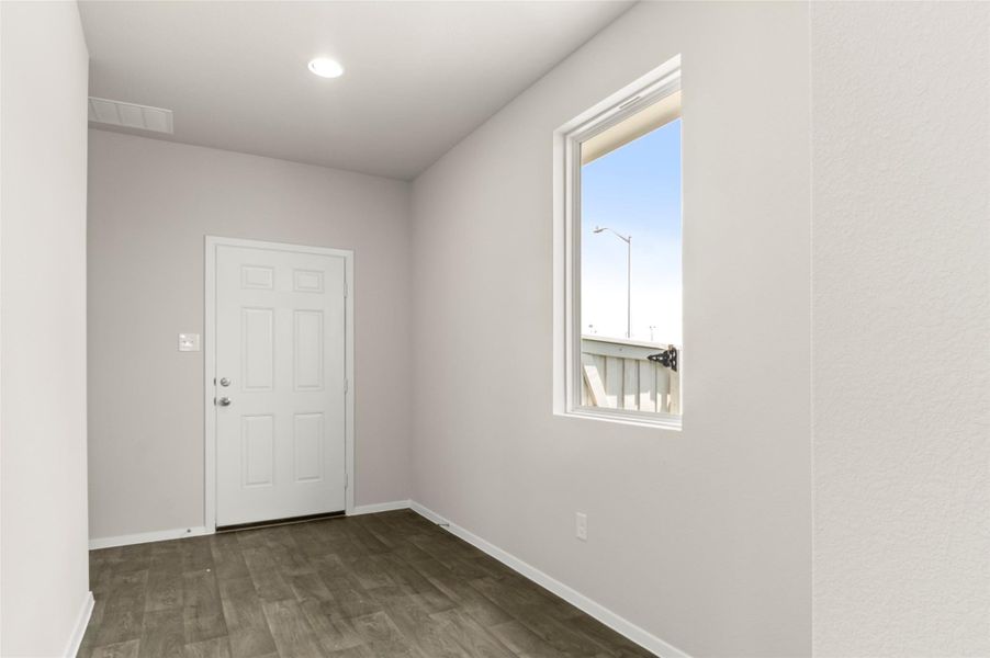 Spacious, unfurnished interior of a new home in Casetta Ranch, Kyle (Image 18).
