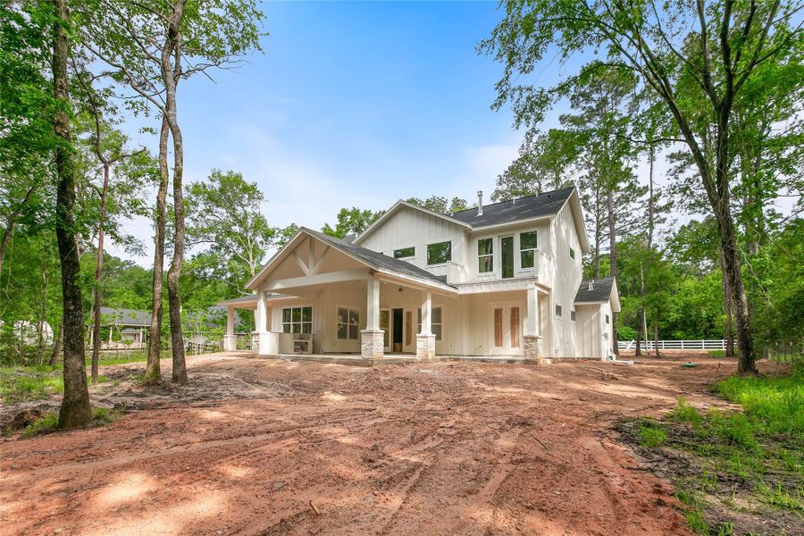 Huge vaulted back porch with outdoor kitchen for relaxation. Huge vaulted back porch with outdoor kitchen for relaxation.