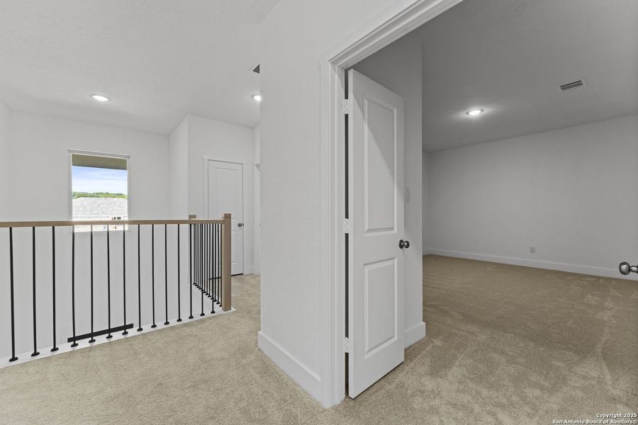 Spacious, unfurnished interior of a new home in Gatehouse: Classic Collection, New Braunfels (Image 17).