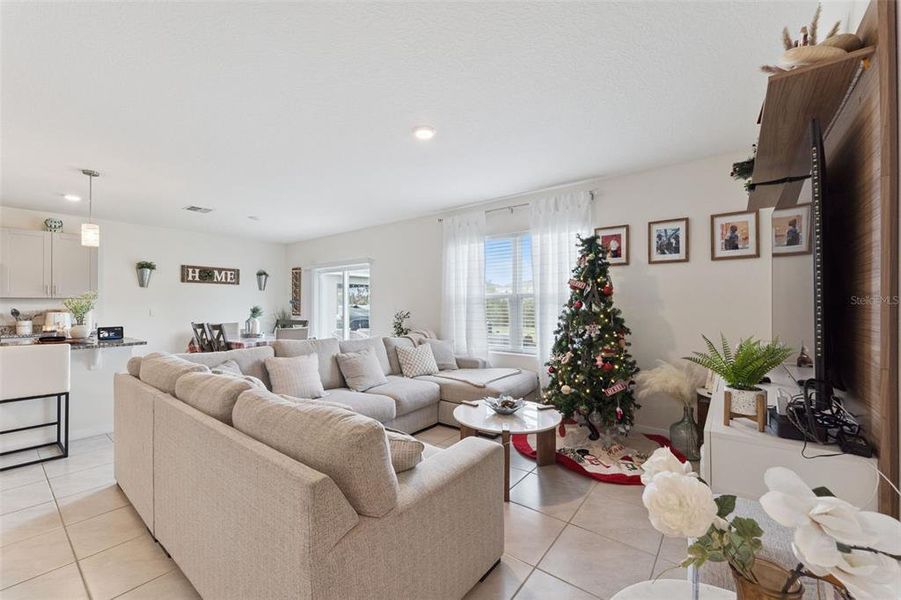 Furnished interior view inside a new home in Kindred, Kissimmee (Image 20).