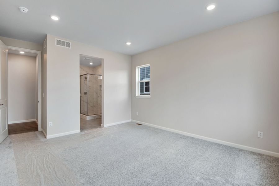Spacious, unfurnished interior of a new home in The Aurora Highlands, Aurora (Image 18).