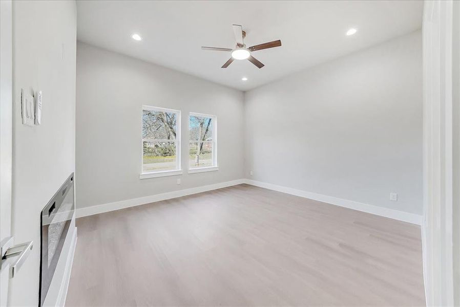 Spacious, unfurnished interior of a new home in , Waxahachie (Image 24).