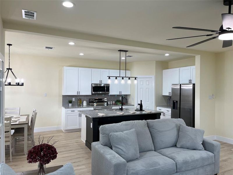 Furnished interior view inside a new home in , Corsicana (Image 10).