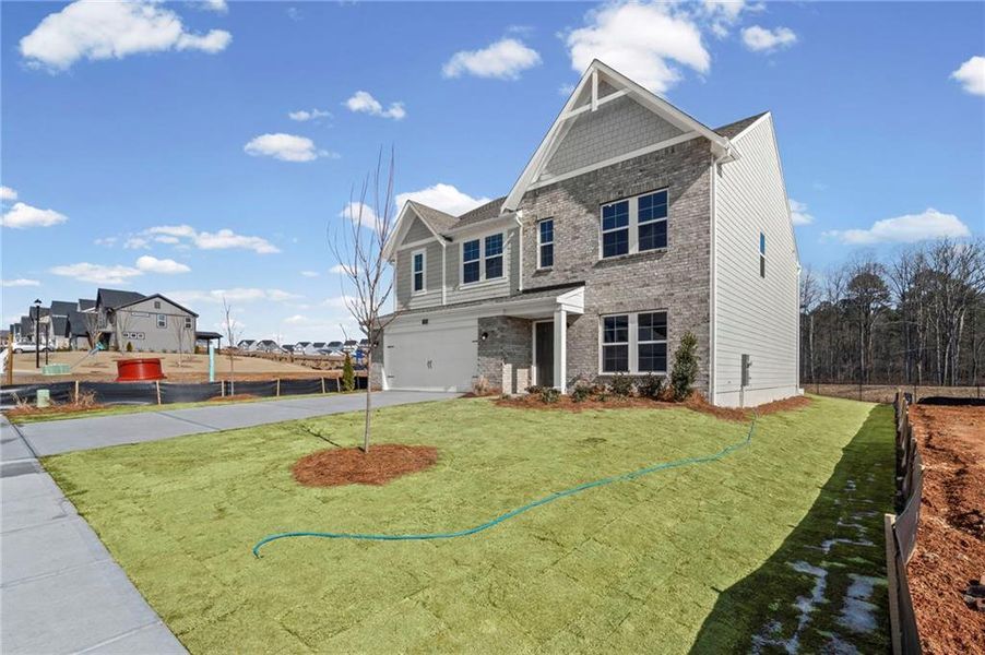 Exterior details and patio area of a home in Twin Lakes, Hoschton (Image 3).