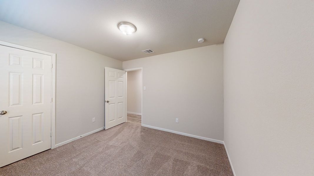 Representative unfurnished interior of a home built from the Floor Plan 1605 by Colina Homes in River Ranch, Dayton (Image 29).