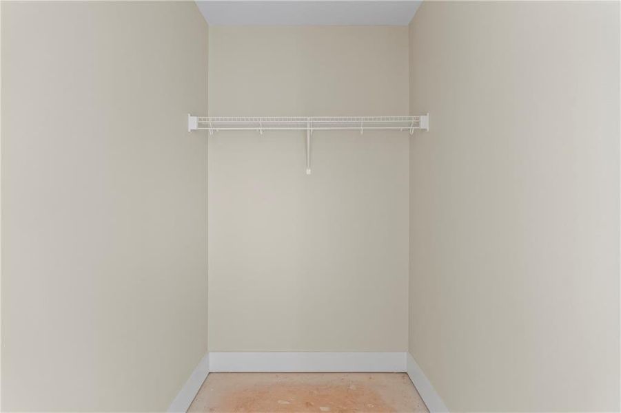 Spacious, unfurnished interior of a new home in , Bishop (Image 21).