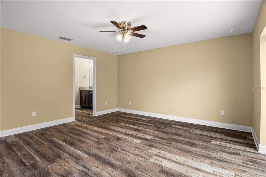 Spacious, unfurnished interior of a new home in , Haines City (Image 28).