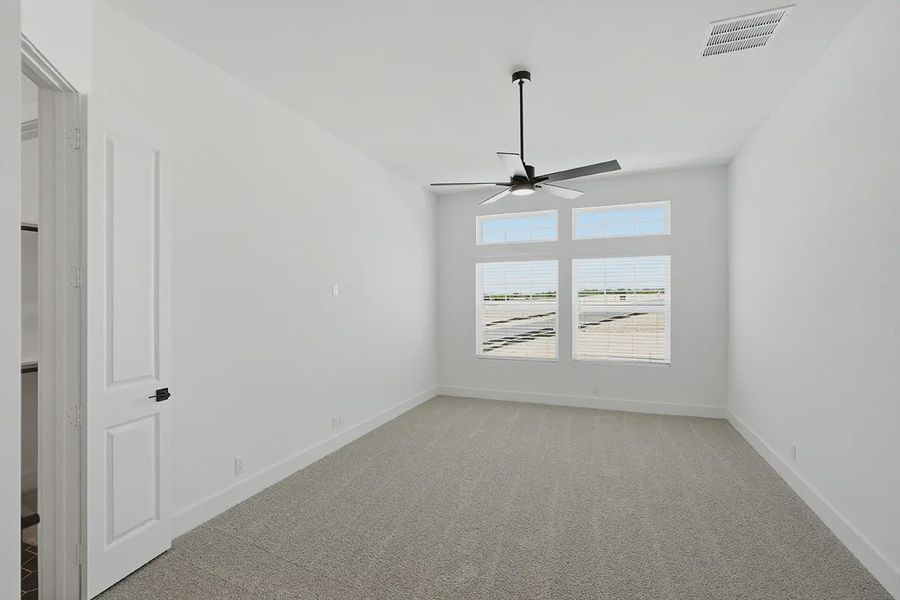 Spacious, unfurnished interior of a new home in Prominence Urban, San Antonio (Image 30).