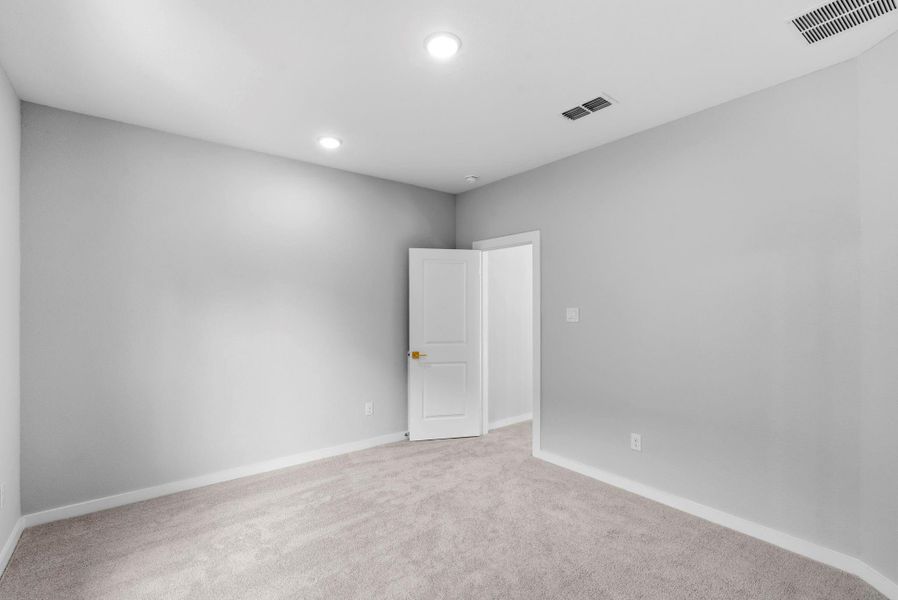 Spacious, unfurnished interior of a new home in COLTON - Fedrick Harris, Montgomery (Image 33).