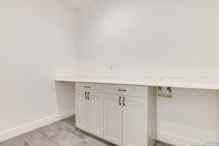 Spacious, unfurnished interior of a new home in , Horseshoe Bay (Image 28).