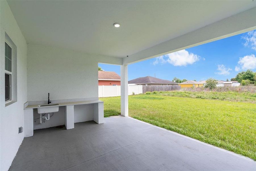 Exterior details and patio area of a home in , Ocala (Image 3).