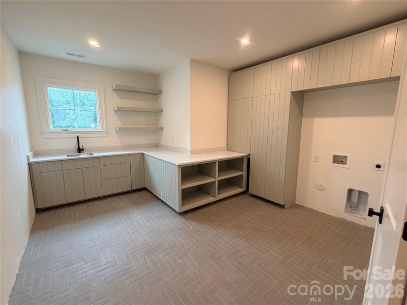 Spacious, unfurnished interior of a new home in , Davidson (Image 16).