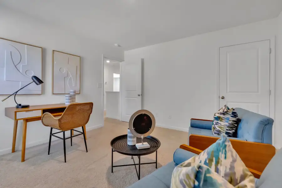 Representative furnished interior of a home built from the Penwell by D.R. Horton in Creekside Ridge, Dandridge (Image 17).