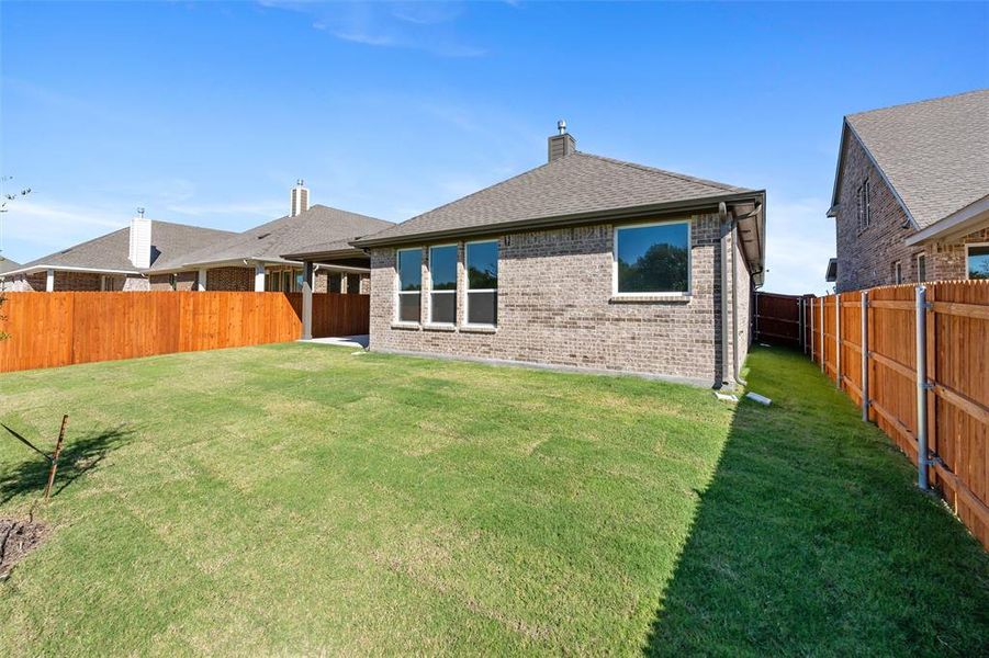 Exterior details and patio area of a home in Morningstar, Aledo (Image 22).