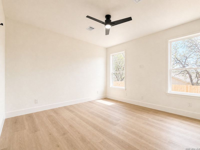 Spacious, unfurnished interior of a new home in , San Antonio (Image 38).