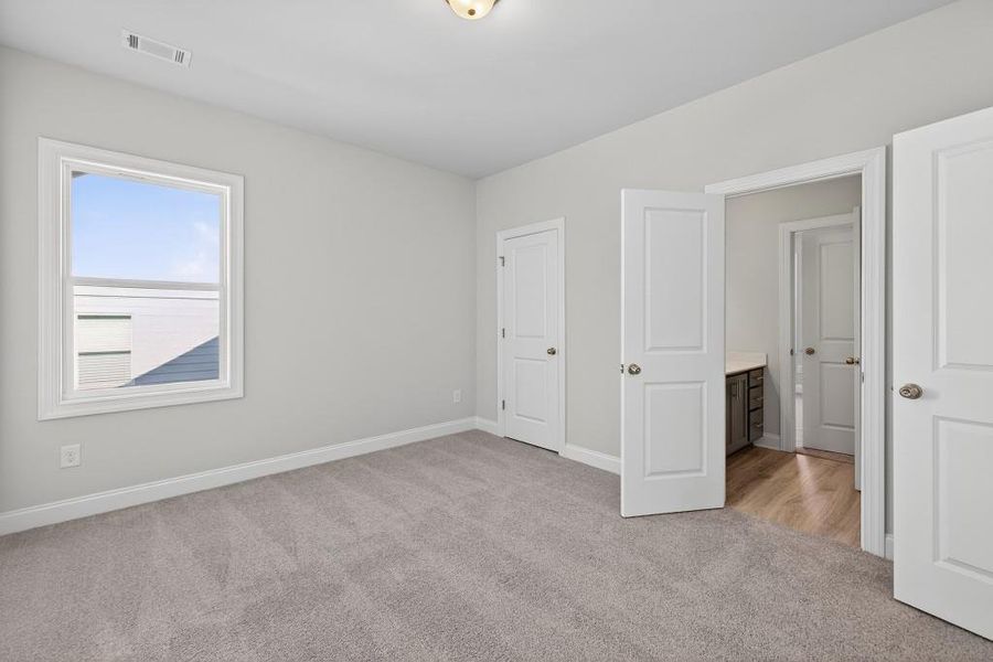Spacious, unfurnished interior of a new home in Hemingway, Flowery Branch (Image 23).