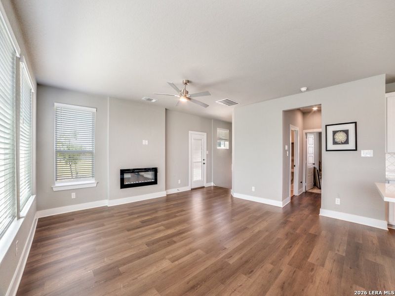 Spacious, unfurnished interior of a new home in Stillwater Ranch, San Antonio (Image 21).