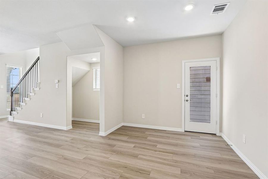 Spacious, unfurnished interior of a new home in Oak Ridge Park, Corinth (Image 26).