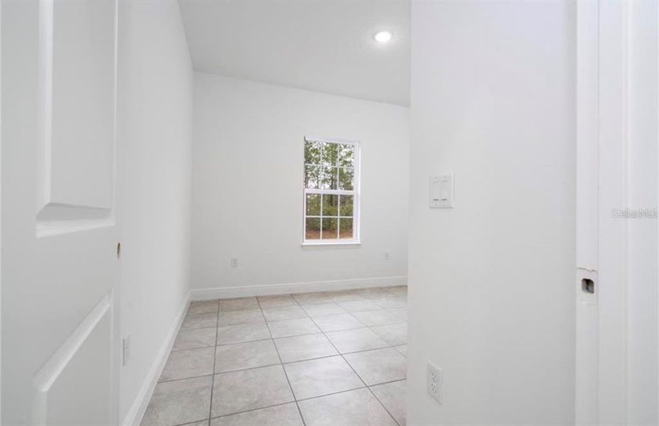 Spacious, unfurnished interior of a new home in , Citrus Springs (Image 27).