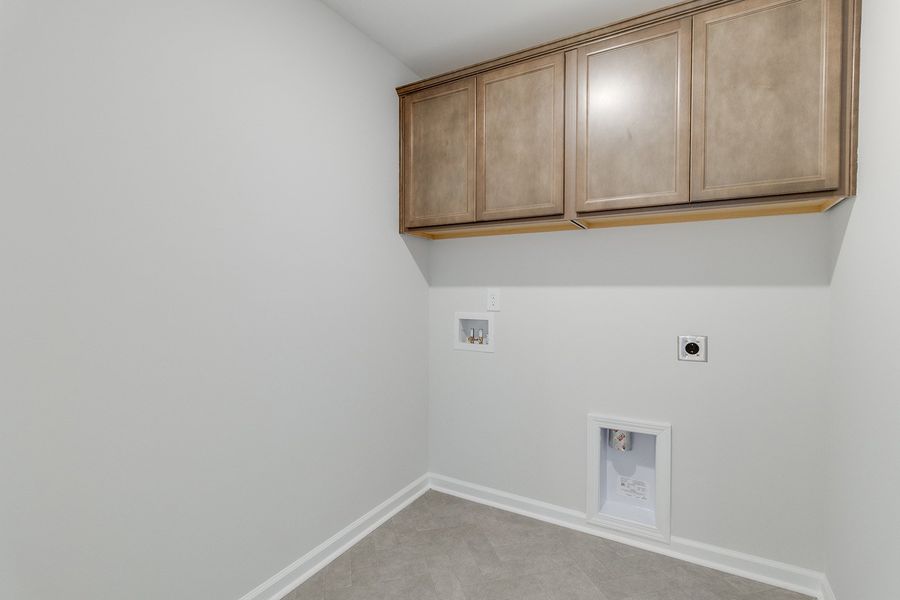 Spacious, unfurnished interior of a new home in Ellington, Elgin (Image 25).