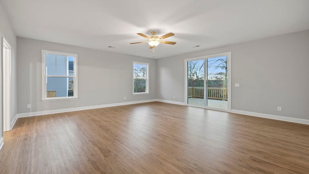 Spacious, unfurnished interior of a new home in Shadowood II, Seneca (Image 29).