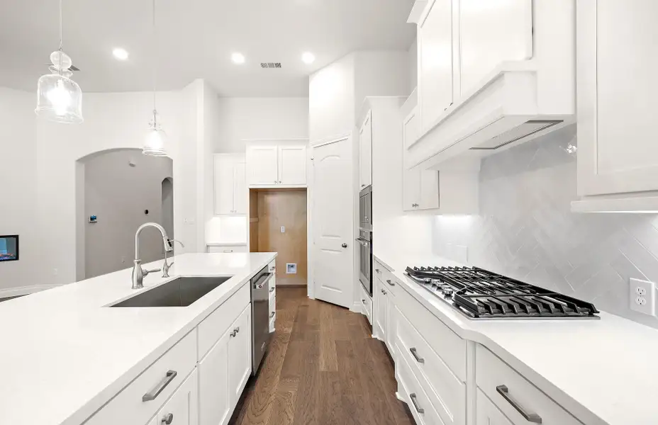 **Representative photo** **Representative photo**