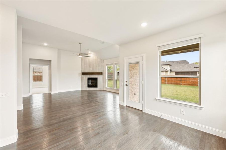 Spacious, unfurnished interior of a new home in Triple Diamond Ranch, Mansfield (Image 30).