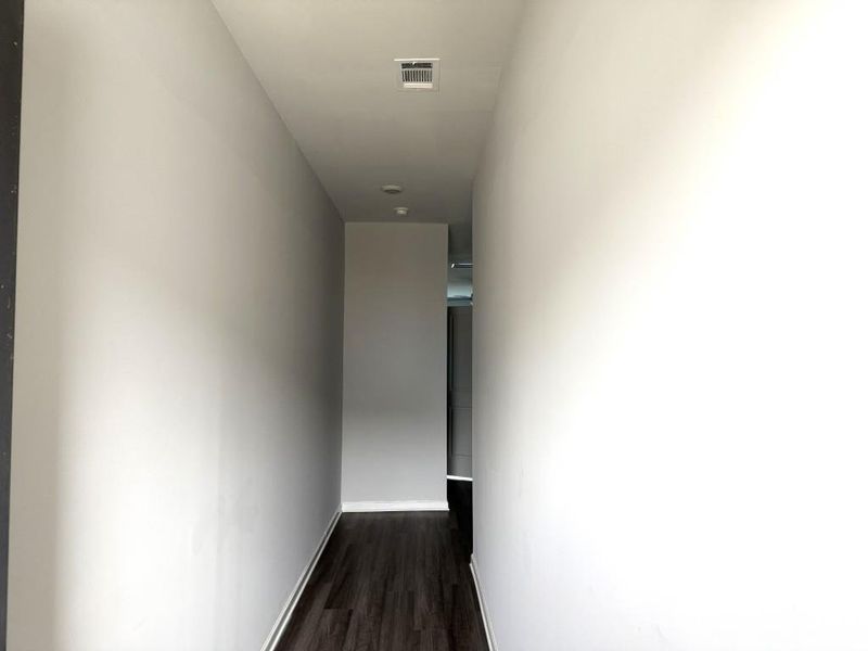 Spacious, unfurnished interior of a new home in , Calhoun (Image 6).