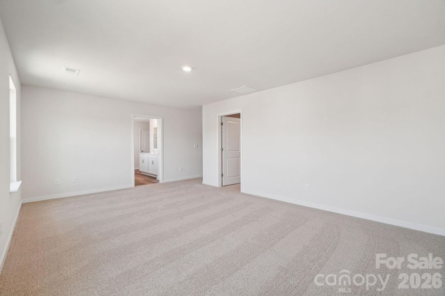 Spacious, unfurnished interior of a new home in Clark Creek Landing, Lincolnton (Image 21).