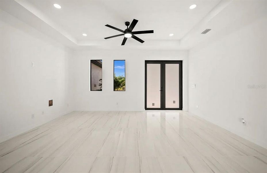 Spacious, unfurnished interior of a new home in , Cape Coral (Image 30).