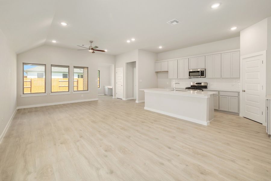 Spacious, unfurnished interior of a new home in Prairie Winds, Hutto (Image 16).