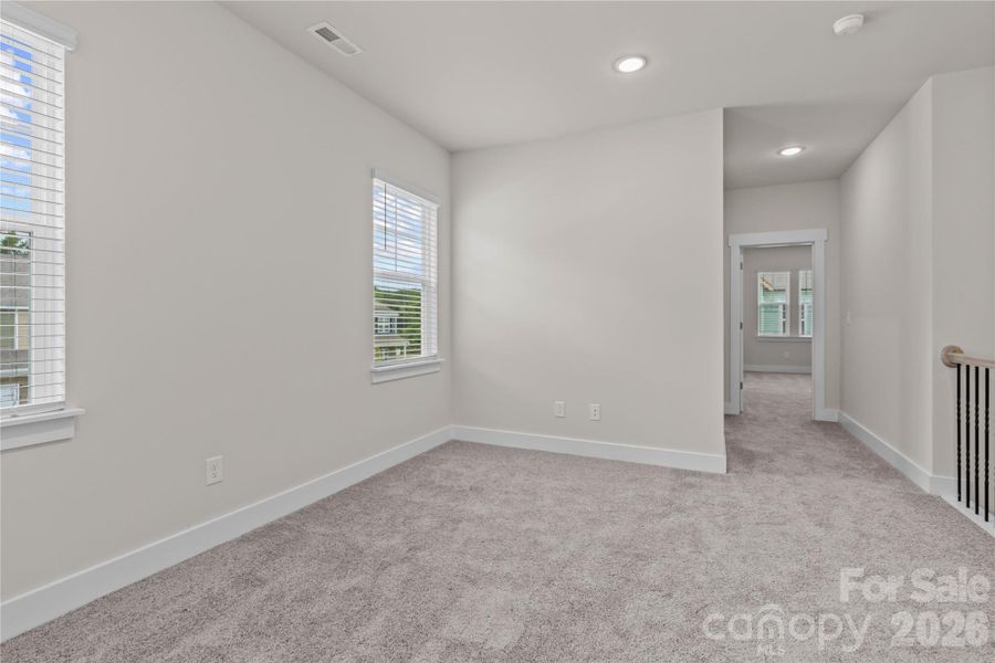 Spacious, unfurnished interior of a new home in Sierra Ridge, Gastonia (Image 15).