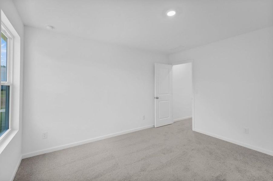 Spacious, unfurnished interior of a new home in Falls Creek, Flowery Branch (Image 27).