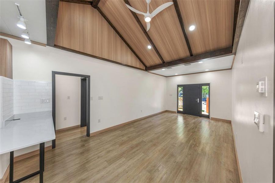 Spacious, unfurnished interior of a new home in , St. Petersburg (Image 27).